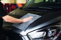 Alternative view of Dub Scrubber Ultra-Plush Edgeless Microfibre Cloth (Light Grey)